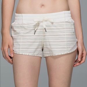 Lululemon Hotty Hot Short
Alley Stripe Angel Wing